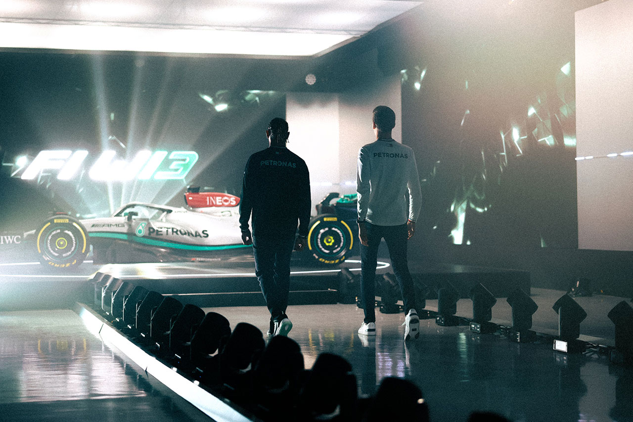 メルセデスF1、2022年F1マシン『W13』を発表 「ゼロからスタートする」