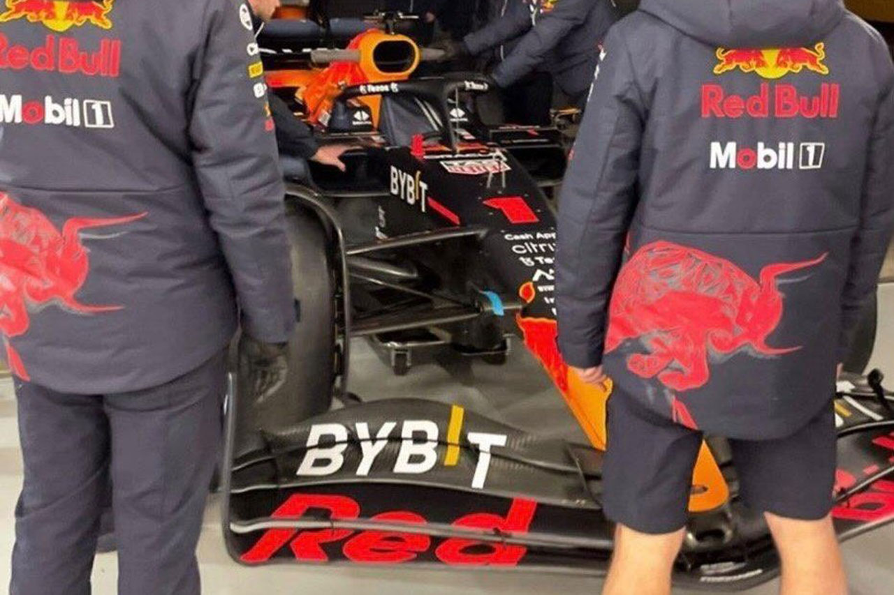 レッドブルF1、2022年F1マシン『RB18』はフロントにプルロッドを採用
