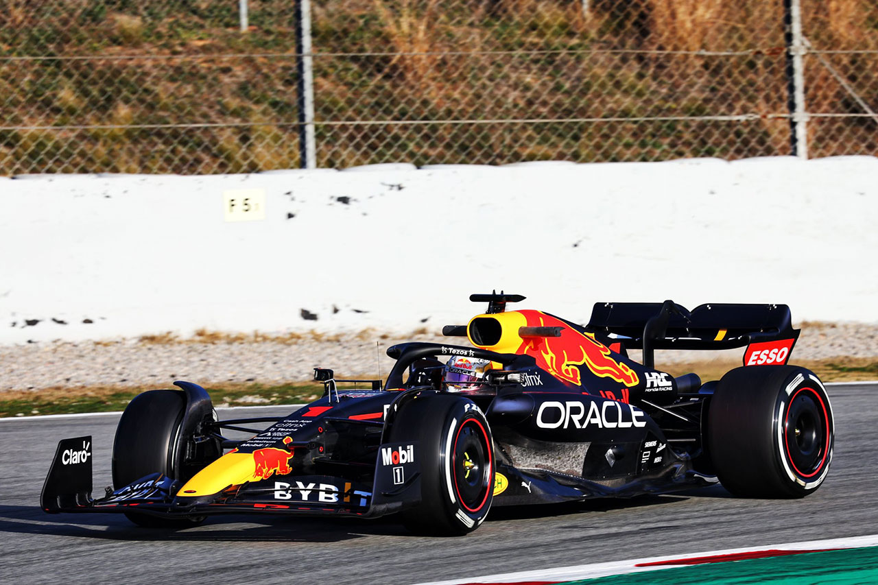 レッドブルF1 RB18の実車が遂に登場！ F1バルセロナテストが開始！