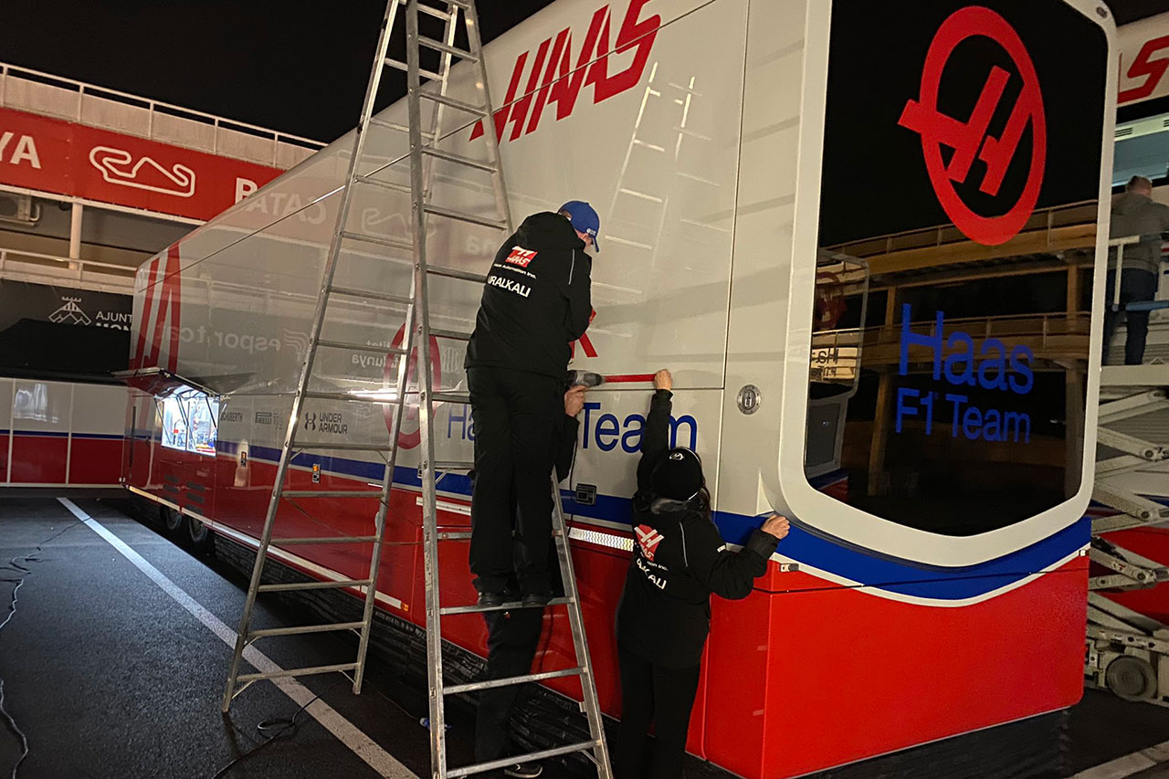 ハースF1、ロシアのウクライナ侵攻を受けホワイトのカラーリングに変更