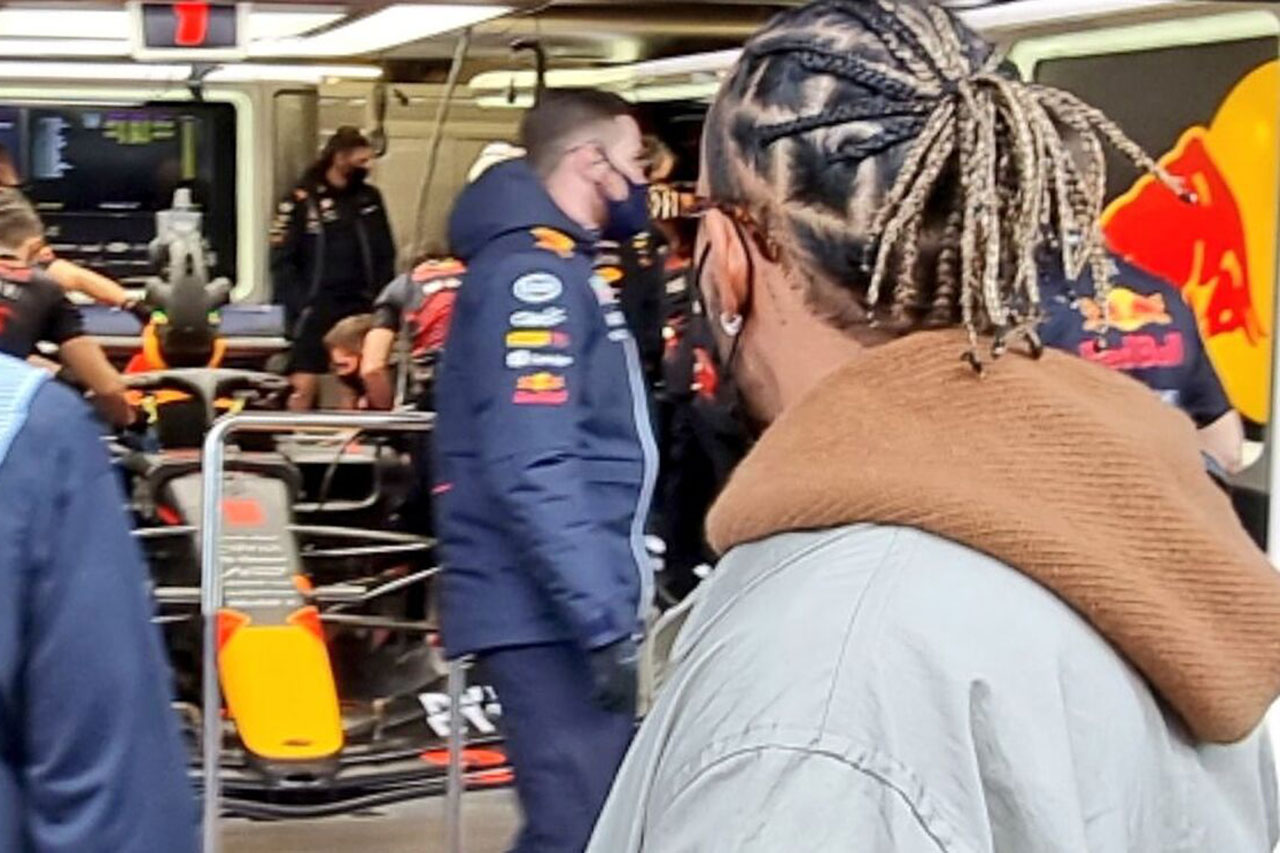 ルイス・ハミルトン 「ライバルのF1マシンの設計ルートを探るのは興味深い」