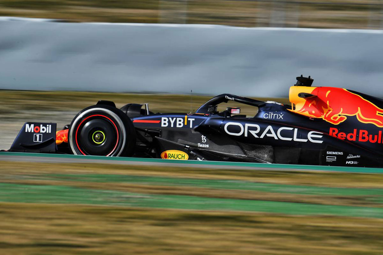 レッドブルF1首脳 「RB18はメルセデスより0.5秒も遅くはない」
