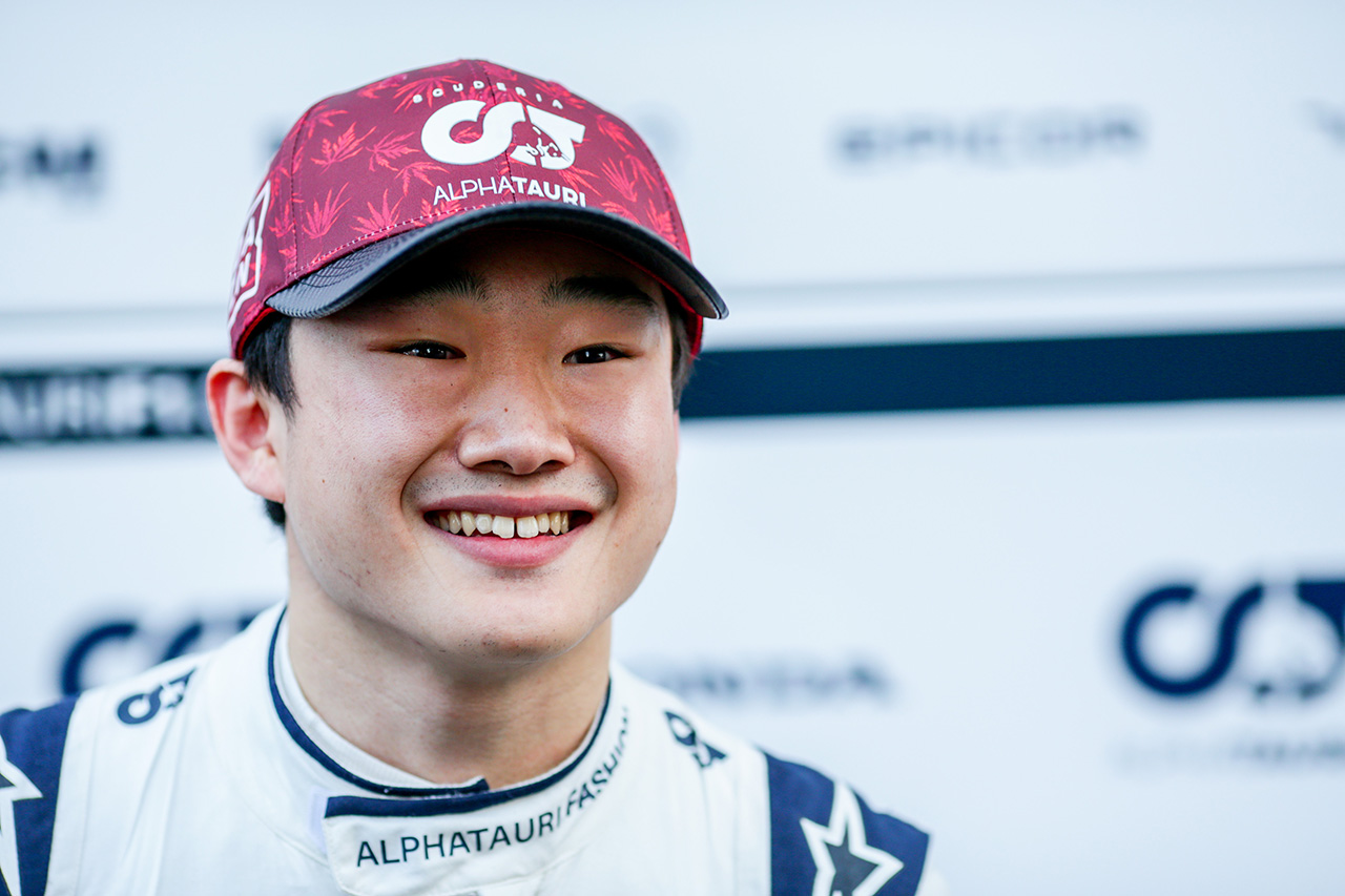 角田裕毅、F1初年度を反省 「食事はUberEatsでゲーム三昧の日々だった」