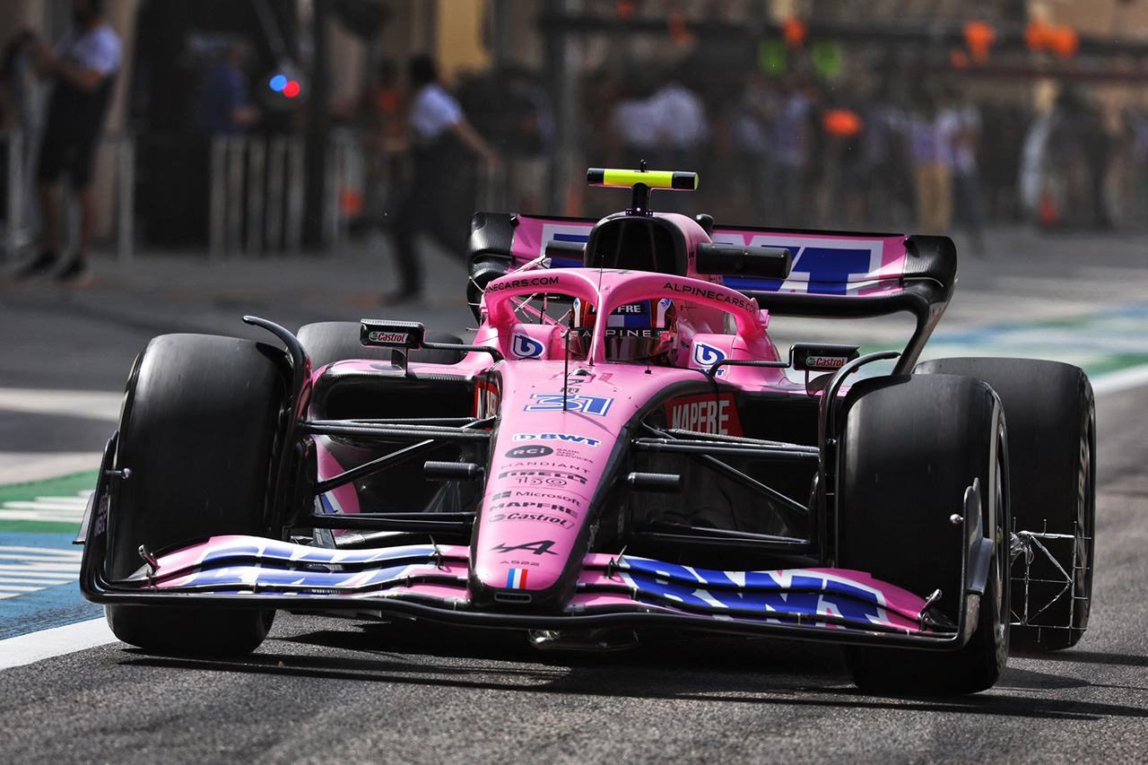 【画像】 アルピーヌF1チーム、ピンクのBWTスペシャルカラーで走行