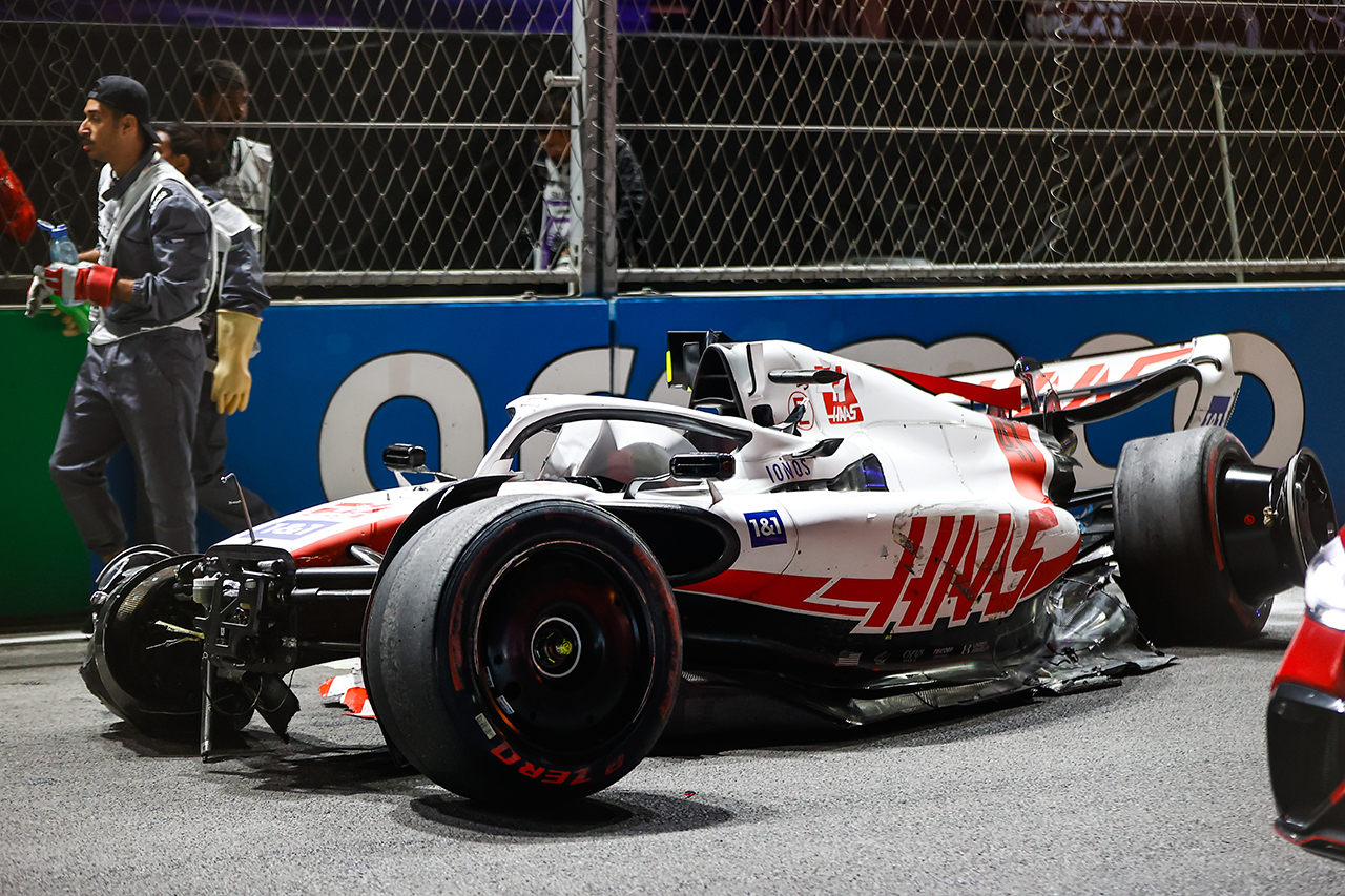 ハースF1代表 「シューマッハの車を焦って修理するのは得策ではない」