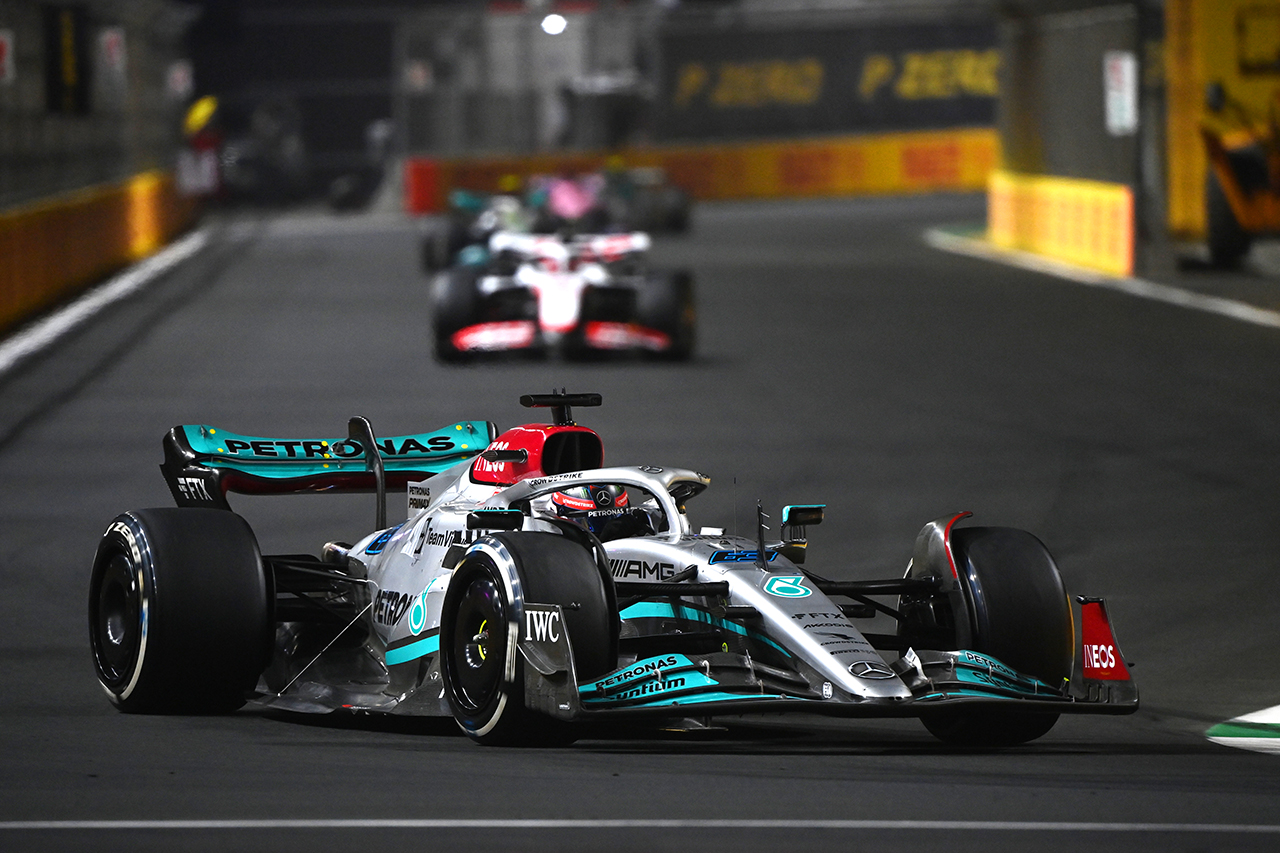 ジョージ・ラッセル 「メルセデスのF1エンジンはフェラーリと同等」