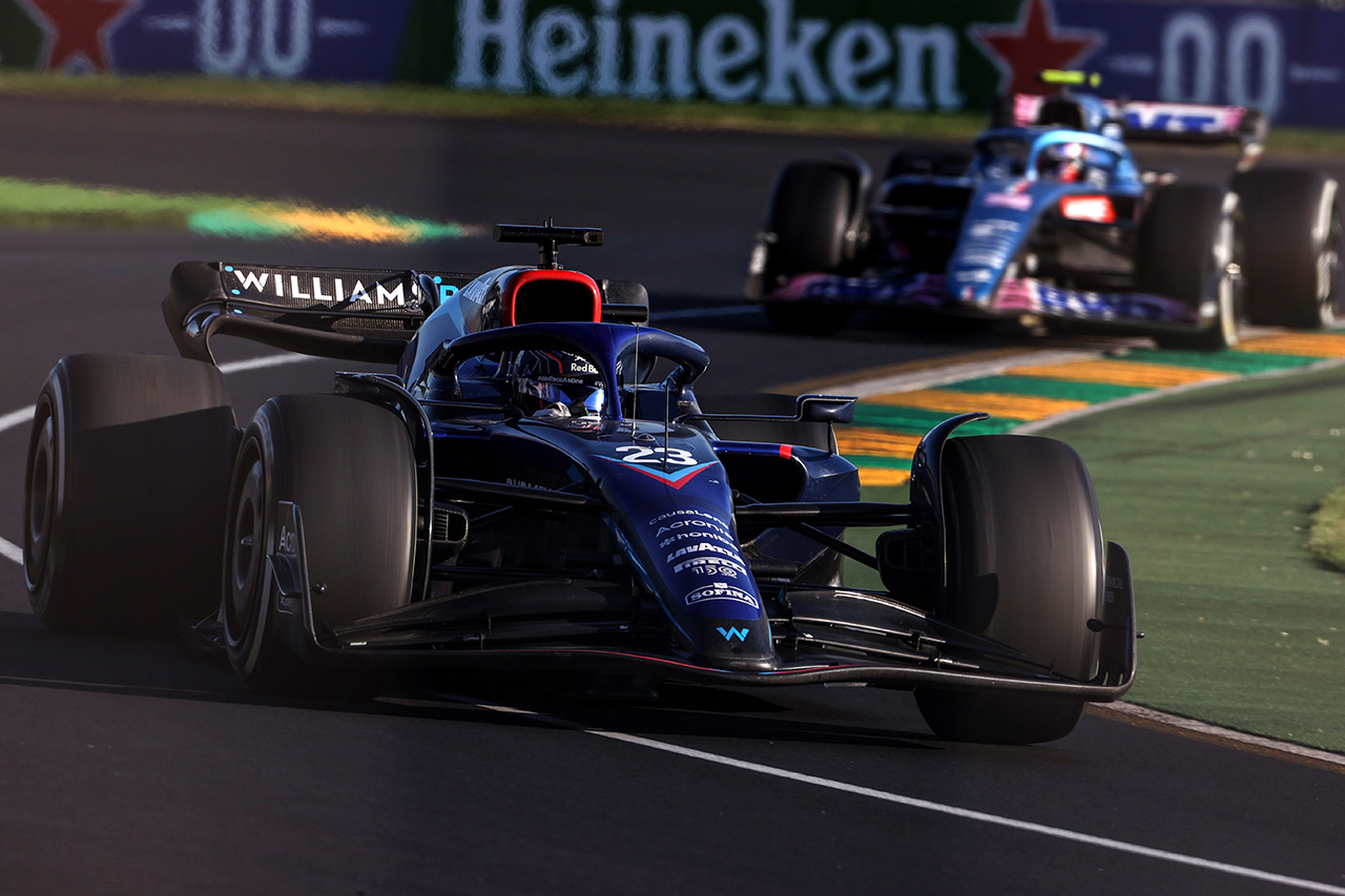 ウィリアムズF1、アルボンが大胆な戦略で今季初ポイント獲得