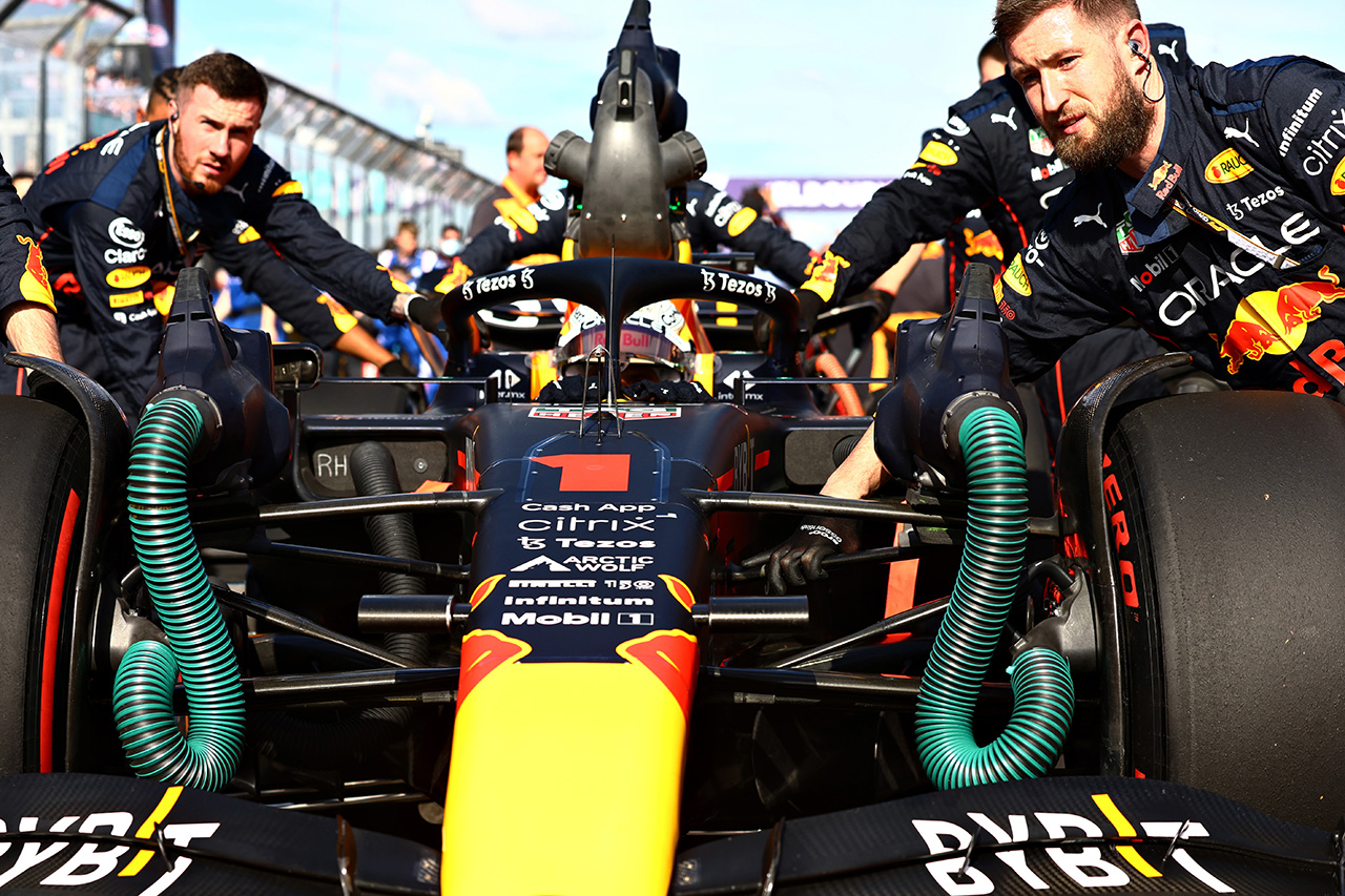 レッドブルF1 「リスクを背負ってでもアップグレードを投入する」
