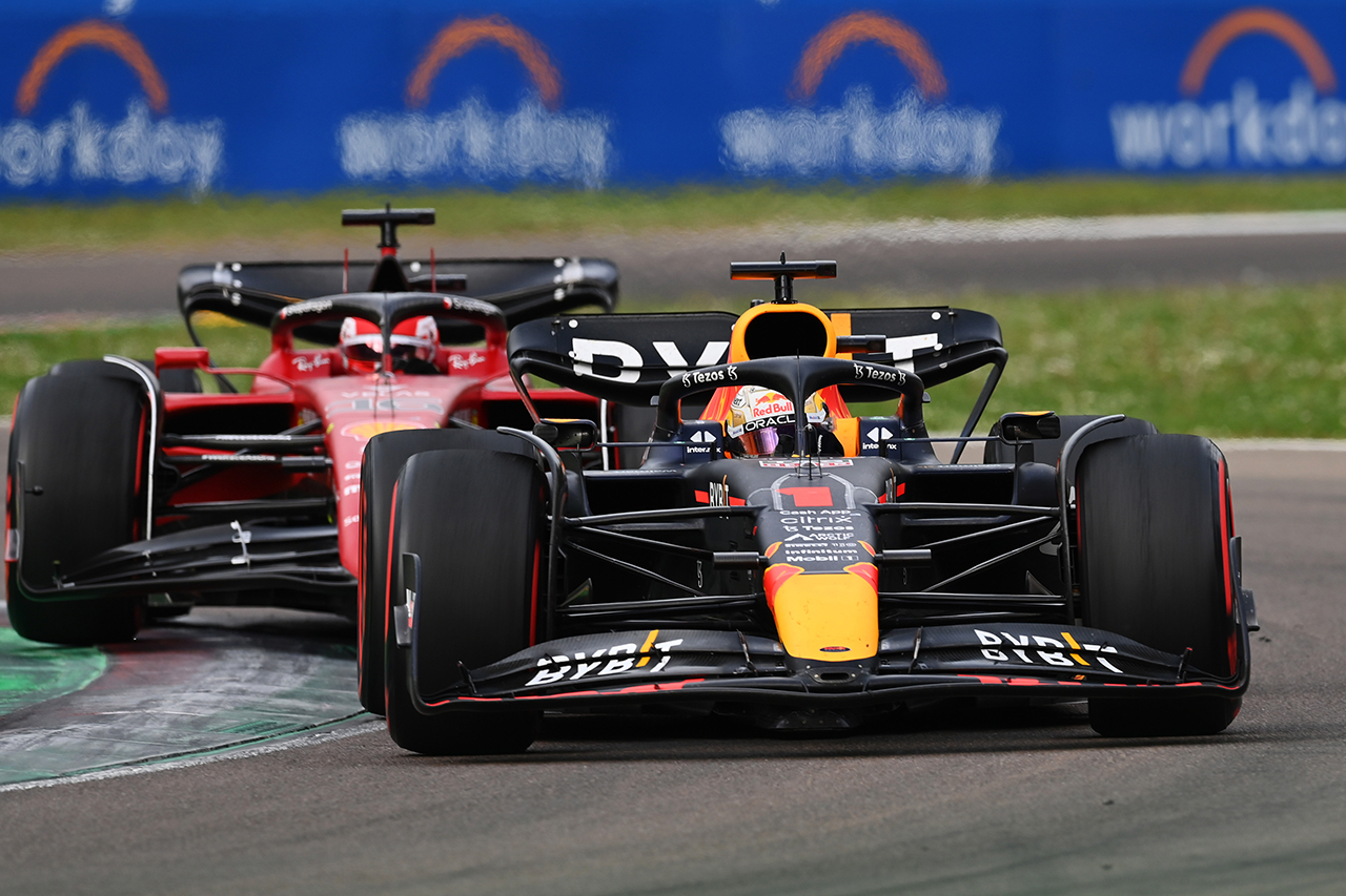 F1:レッドブル vs フェラーリ、開発レースがヒートアップ