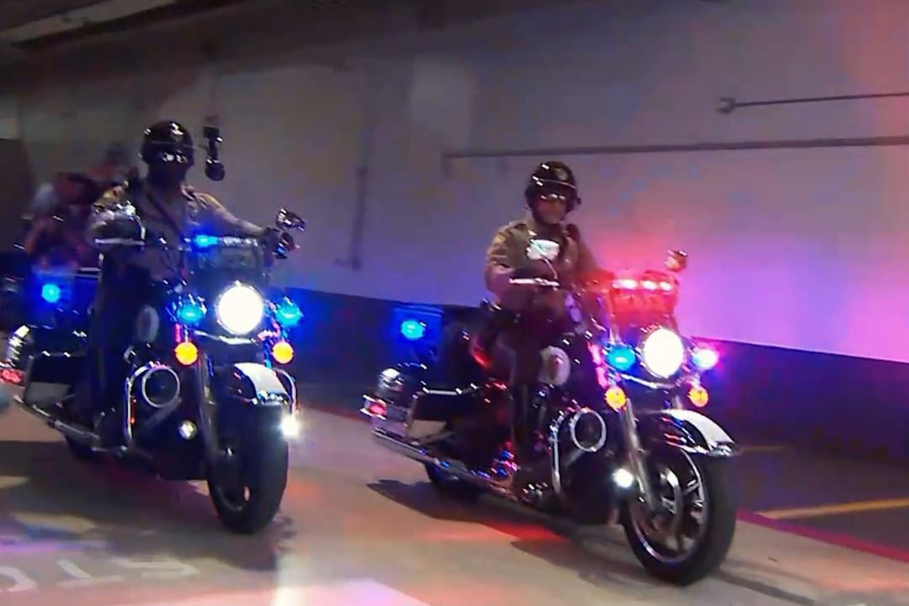 【動画】 表彰台に向かうフェルスタッペンを警察が護衛する演出が不評