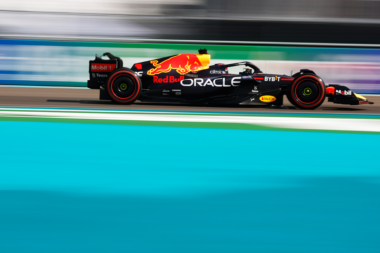 レッドブルF1代表、RB18のストレート重視の開発は「レーキ角がないため」