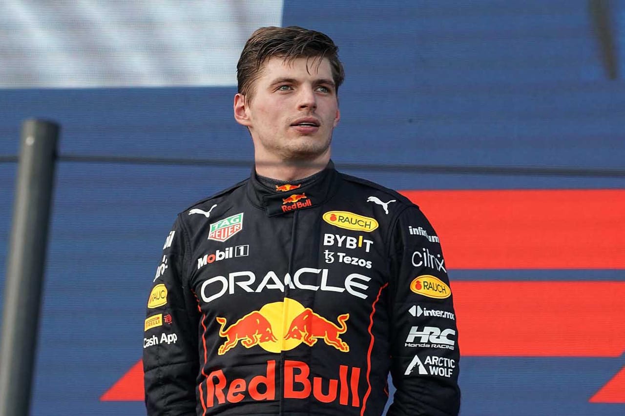 マックス・フェルスタッペン、将来のメルセデスやフェラーリ移籍を除外せず