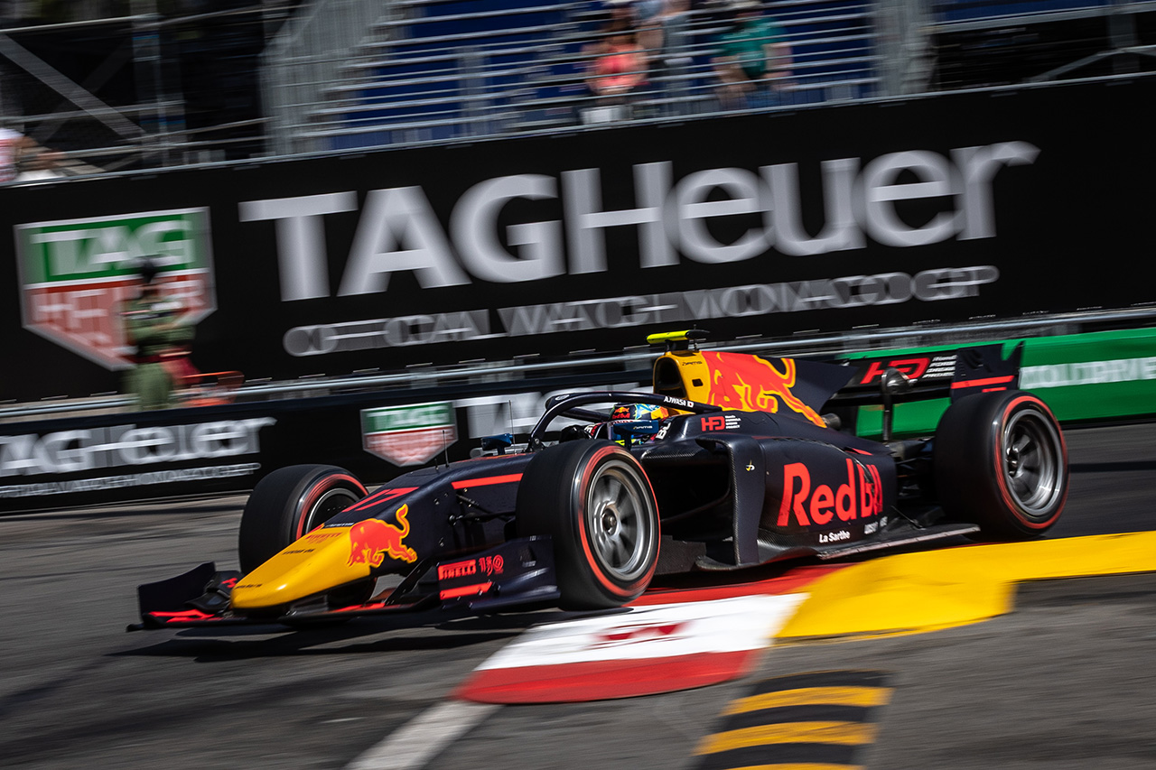 レッドブルF1育成の岩佐歩夢、フィーチャーレースは最終ラップでクラッシュ