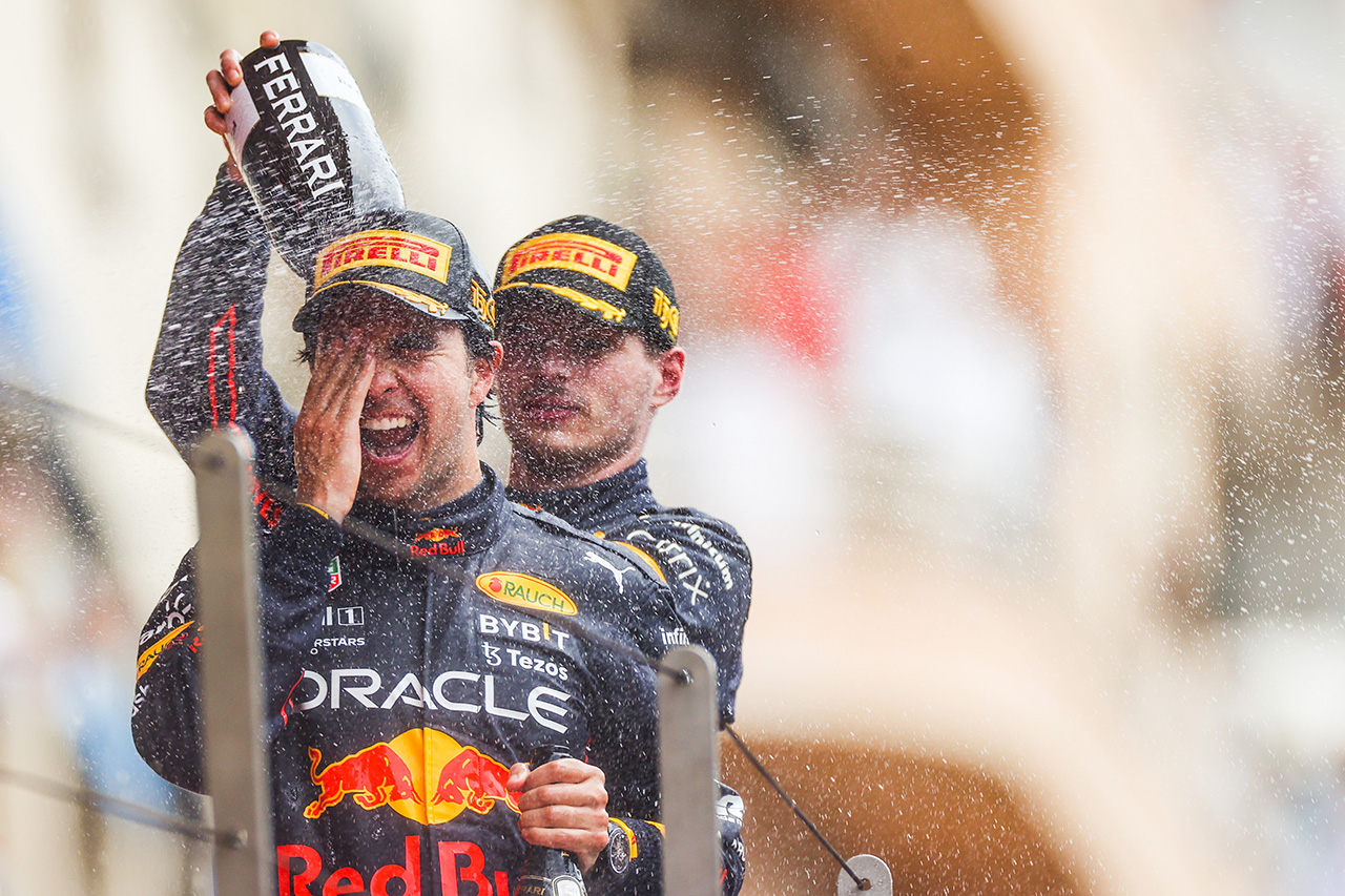 レッドブルF1代表 「素晴らしいチームワークでフェラーリを仕留めた」