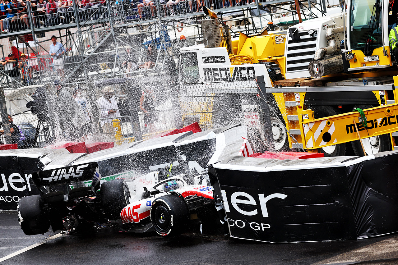 F1技術解析:ミック・シューマッハの真っ二つになった車の安全性
