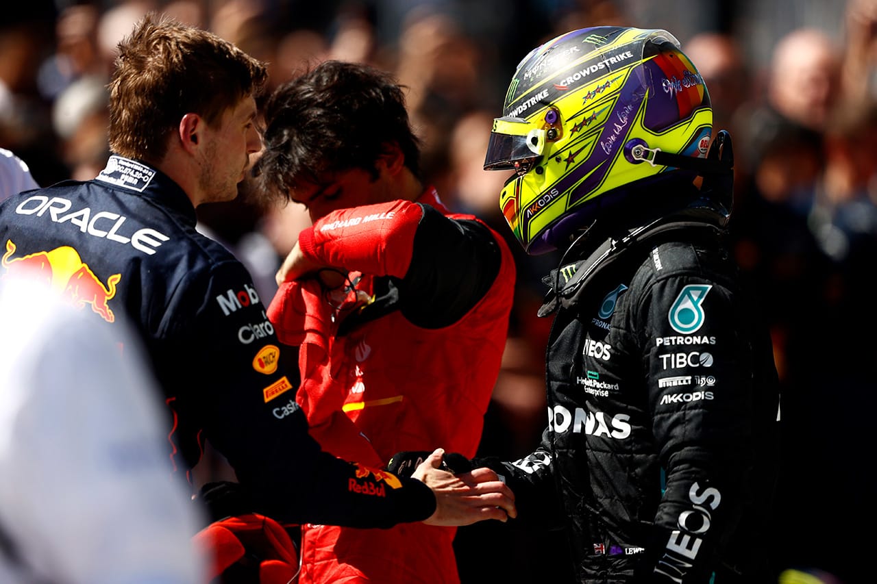 メルセデスF1代表、2022年のF1王座に白旗「その列車はすでに駅を出た」