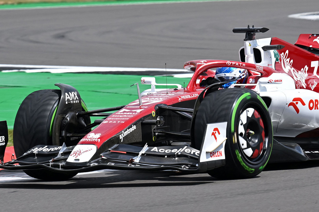 雨で濡れた路面で10台しかタイムを計測せずに終了 / F1イギリスGP