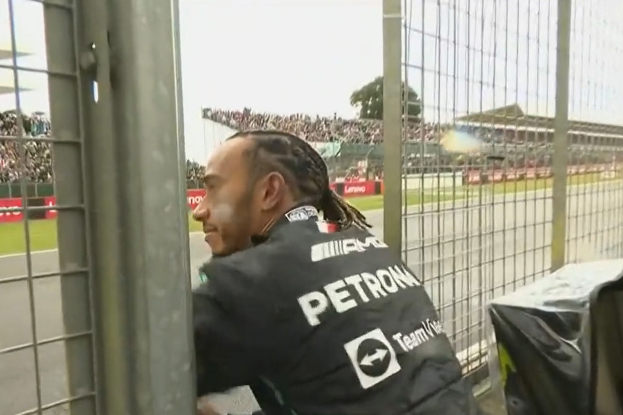 ルイス・ハミルトン、規則に従ってピアスをすべて外す / F1イギリスGP