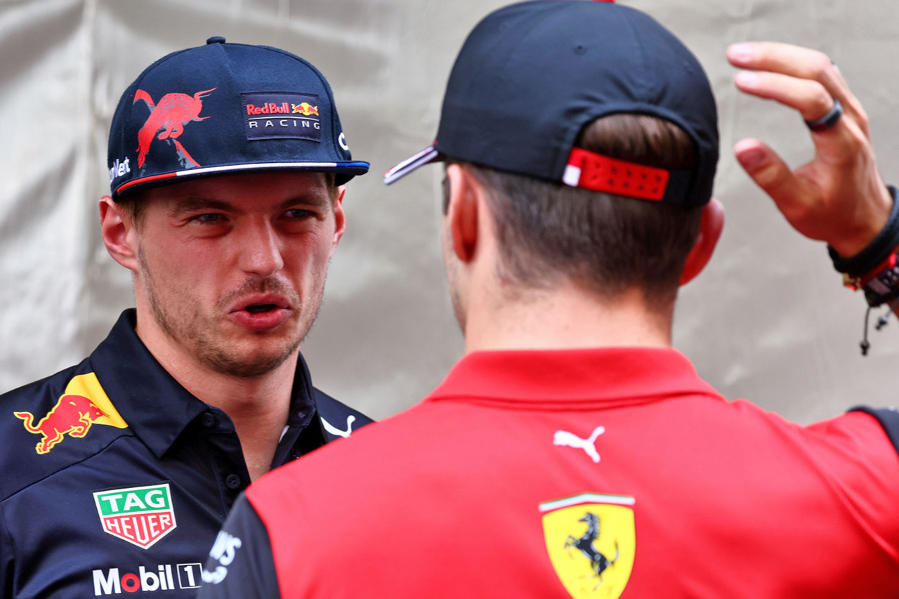 メルセデスF1代表 「フェラーリはヘマをしてファンを失望させている」