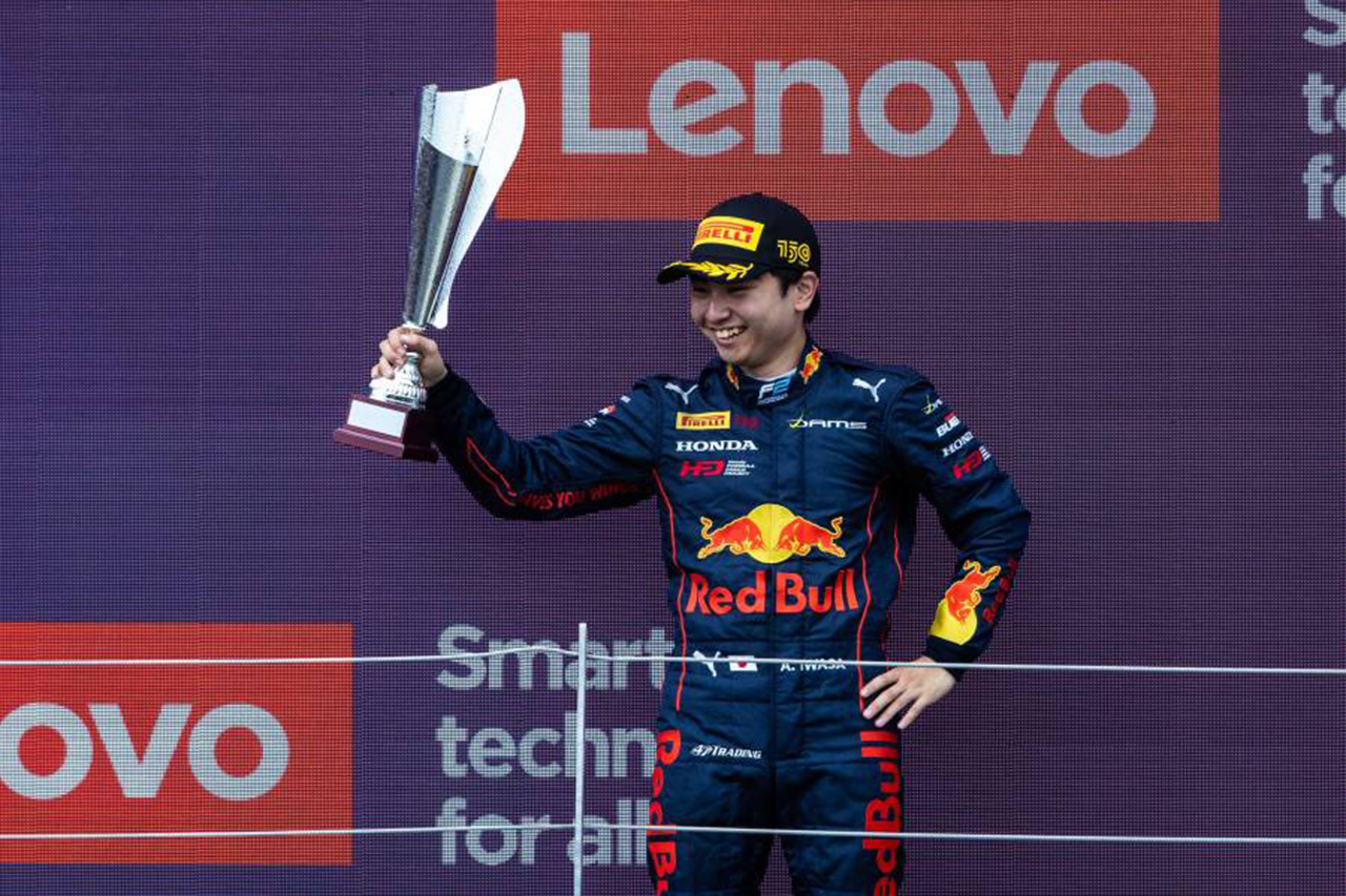 レッドブルF1育成の岩佐歩夢、2度目の表彰台と初のファステストラップ