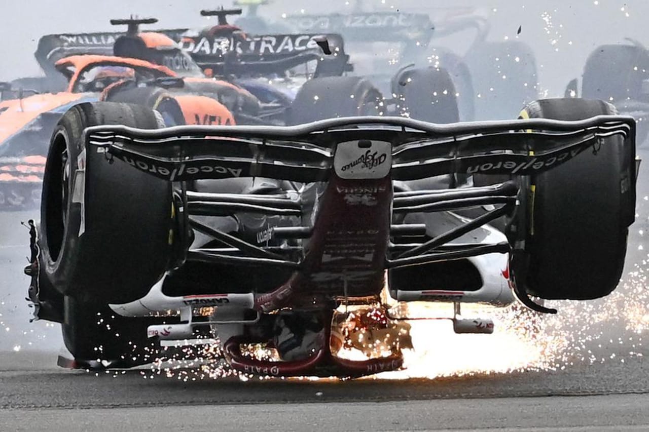 FIA、周冠宇の事故を受けてブレード型のロールフープに焦点