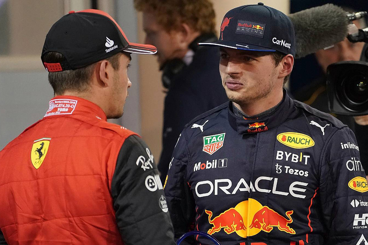 フェルスタッペンが語る「ルクレールとハミルトンとのF1タイトル争いの違い」