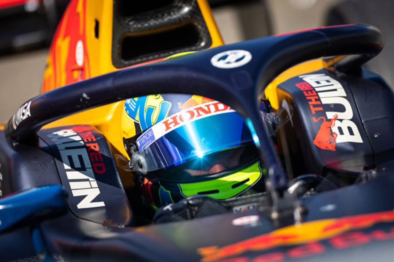 レッドブルF1育成の岩佐歩夢、8位でチェッカーもペナルティで10位に降格