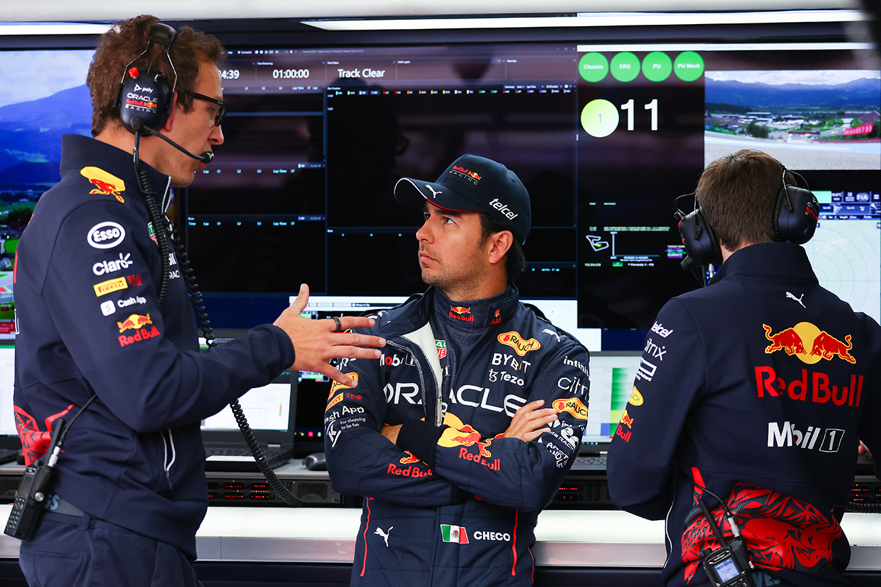 レッドブルF1、セルジオ・ペレスに不利な方向性での開発を否定