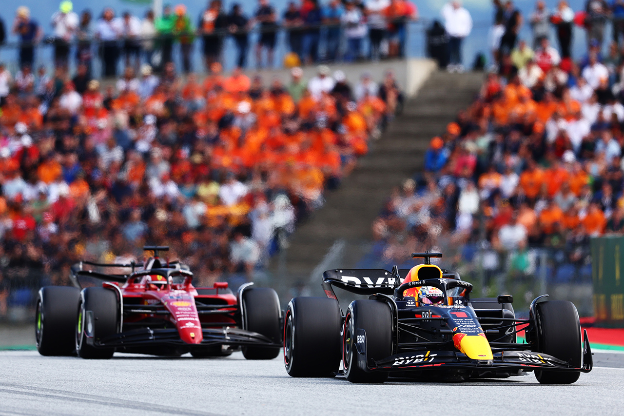 F1開発戦争:レッドブルとフェラーリのフロア吸気口の再配置