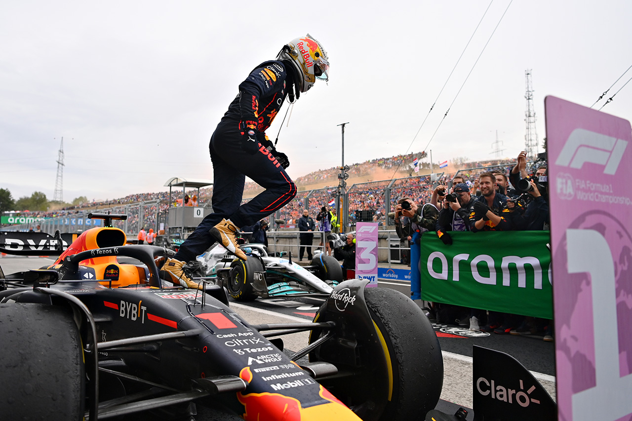 レッドブルF1代表 「フェルスタッペンのPUは交換しなければ3周で壊れた」