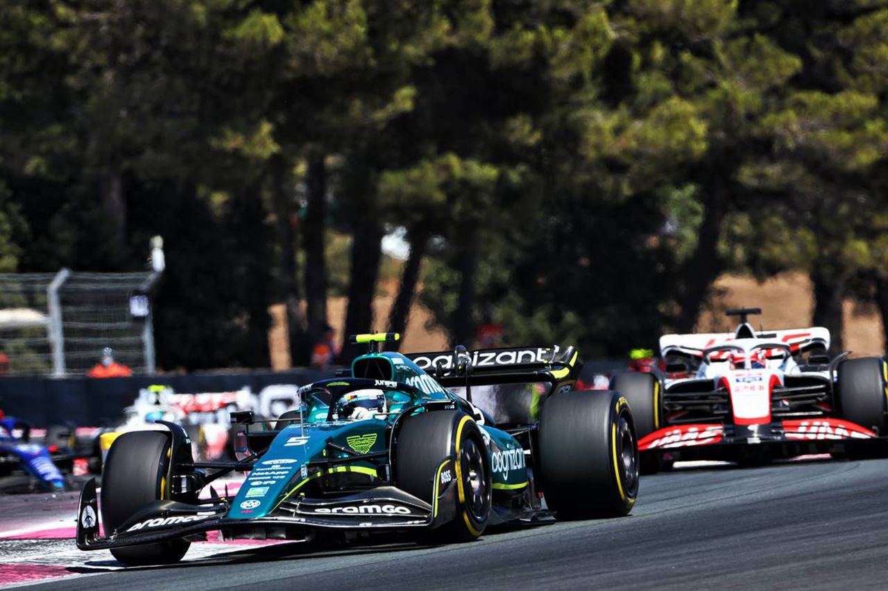 レッドブルF1代表 「ベッテルが中団で藻掻いているのを見るのは快くない」
