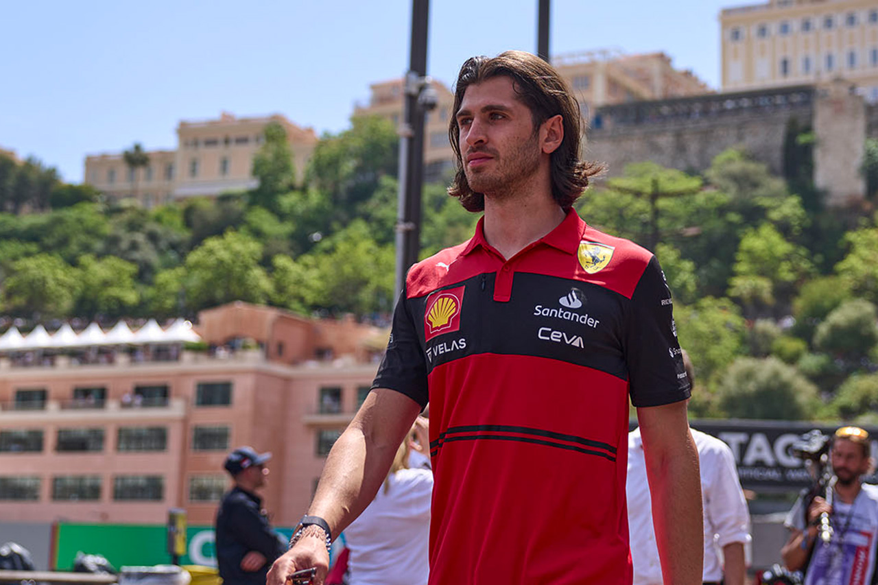 フェラーリ、アントニオ・ジョビナッツィをハースF1の2回のFP1に派遣