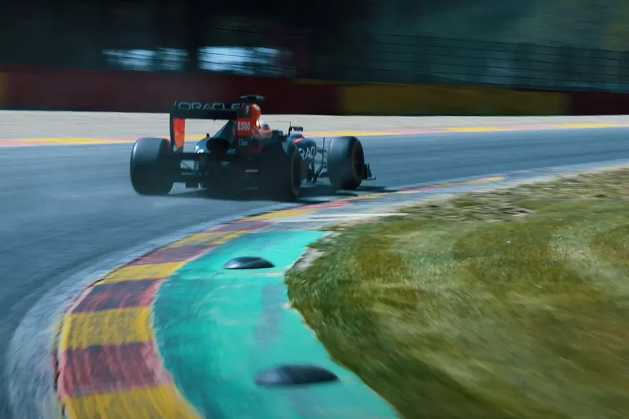 レッドブルF1、改修後のスパ・フランコルシャンを旧型F1マシンで事前走行