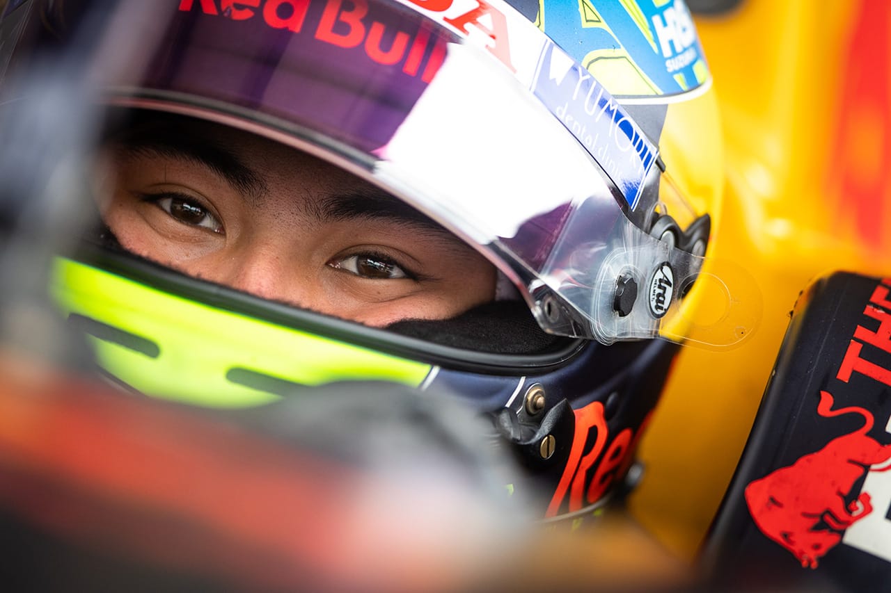 レッドブルF1育成の岩佐歩夢、終盤の追い上げで8位入賞で4ポイント加算