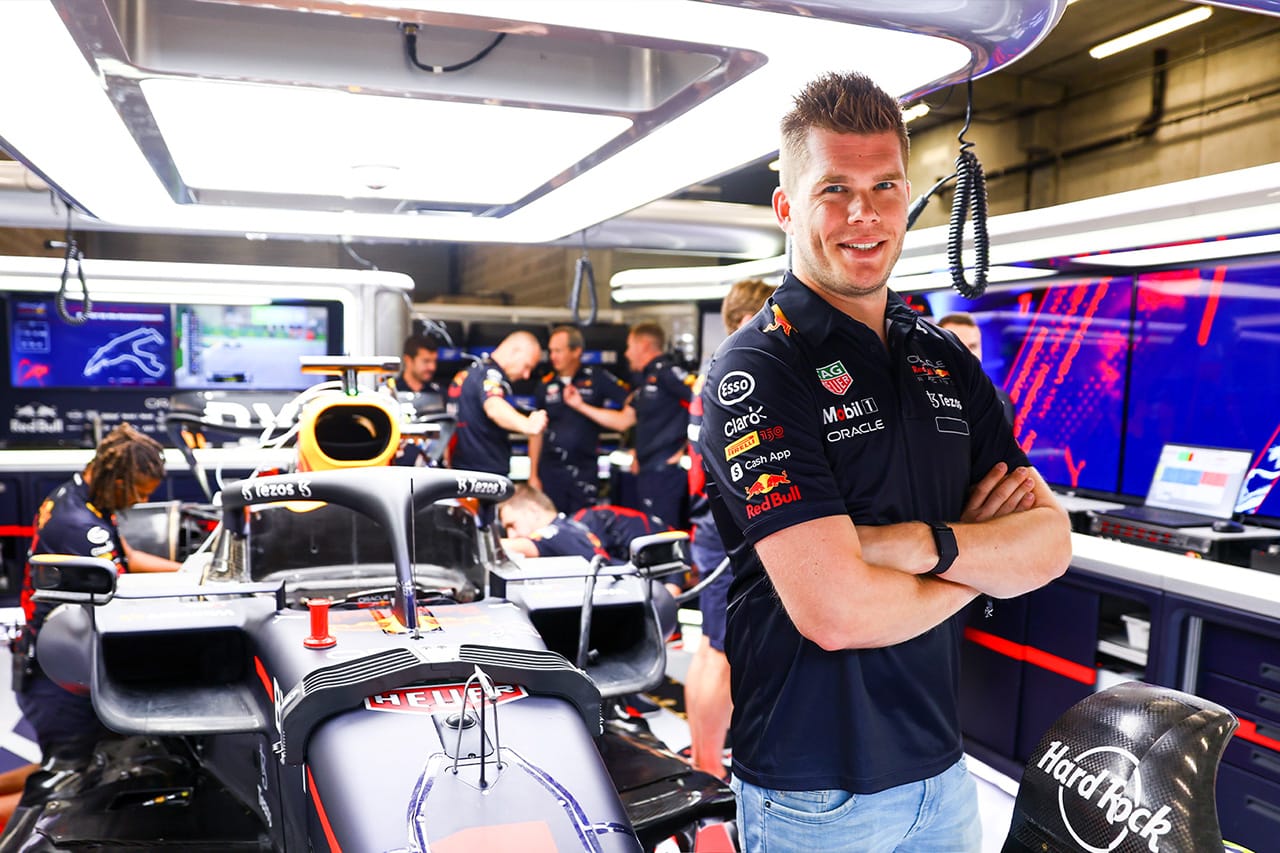 レッドブルF1、世界最速ゲーマーとシミュレータードライバー契約