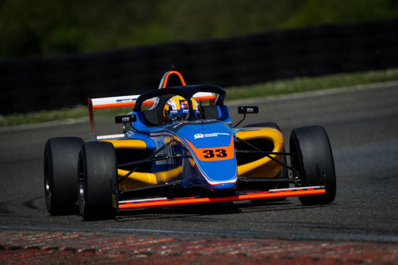 レッドブルF1育成の野村勇斗・荒尾創大、フランスF4デビュー戦で表彰台