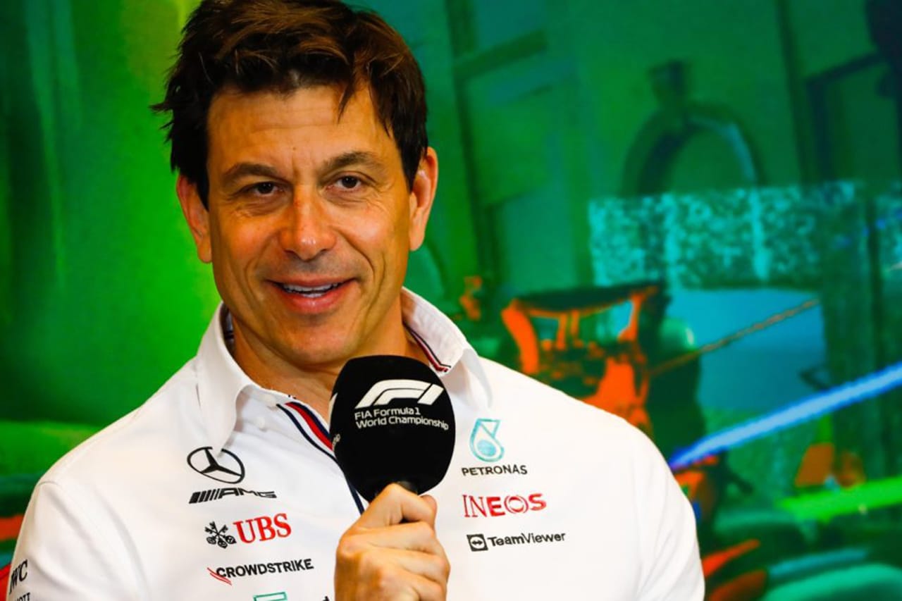 メルセデスF1代表 「ポルシェとの契約を拒否したレッドブルは勇敢」