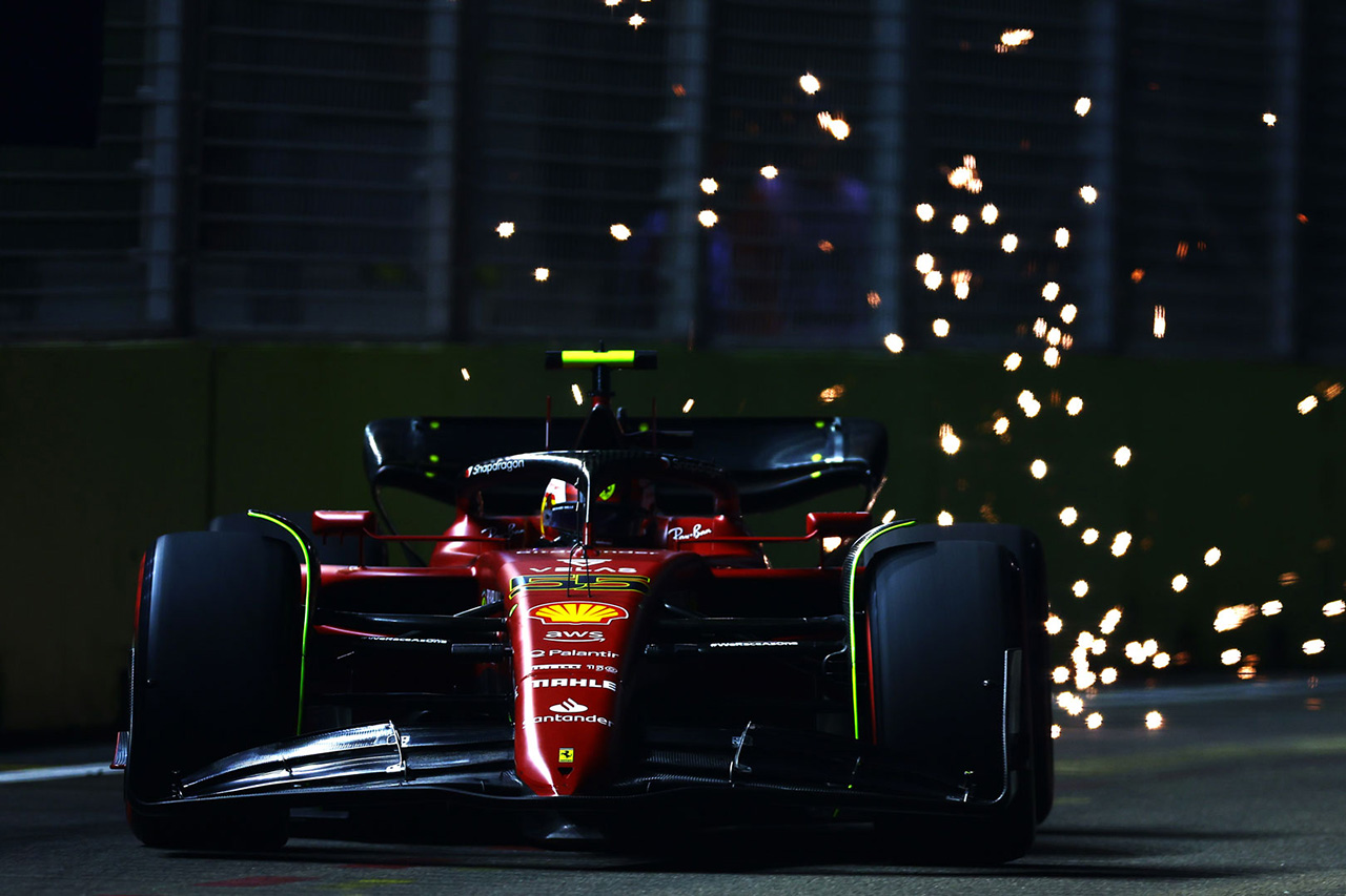 F1シンガポールGP FP2:サインツが最速でフェラーリが初日1-2