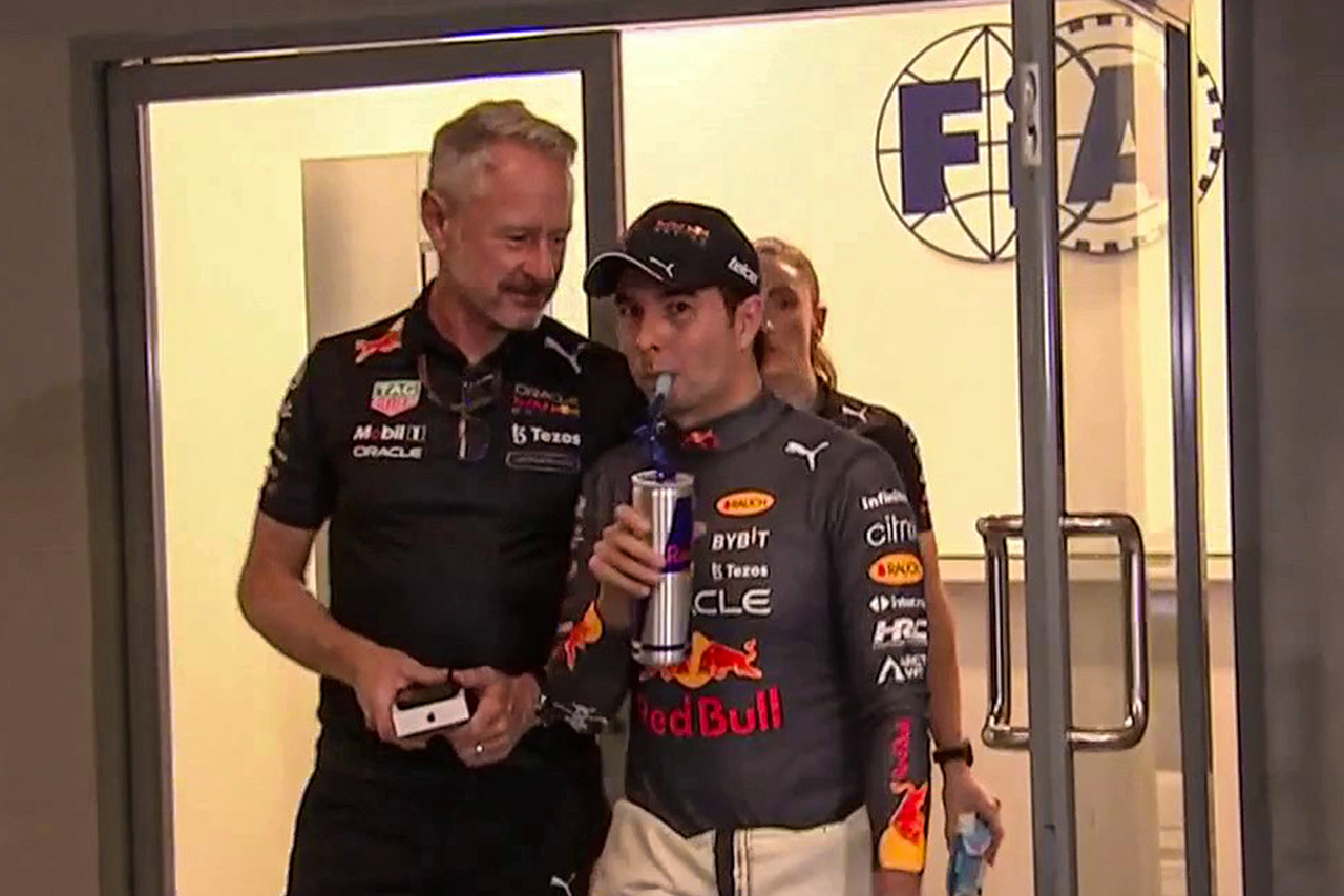セルジオ・ペレス、5秒ペナルティ+戒告処分でF1シンガポールGP優勝が確定