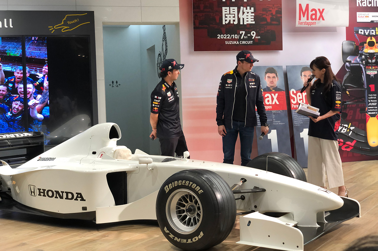 マックス・フェルスタッペン、ホンダF1『RA099』と20年以上ぶりに対面
