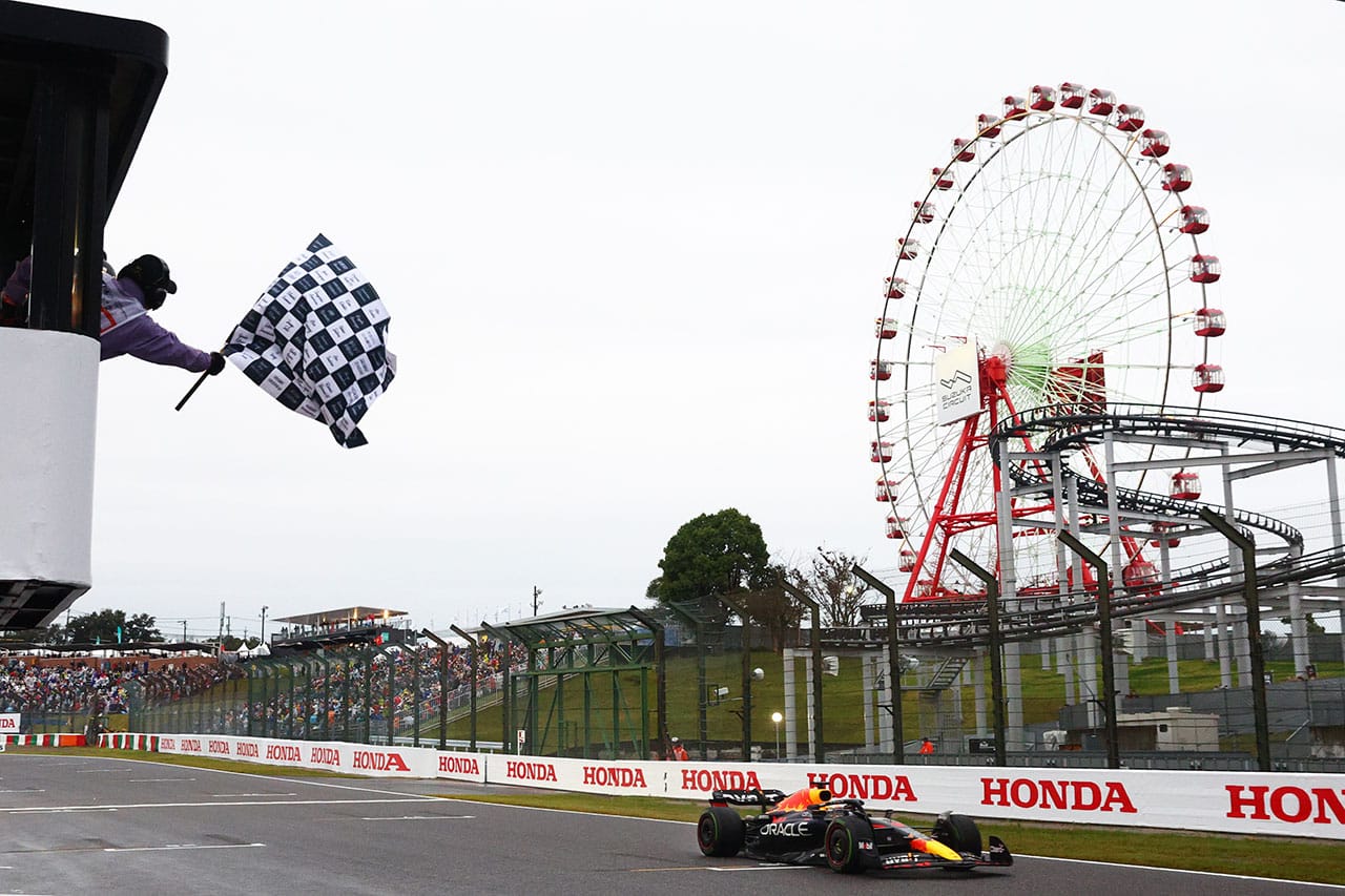 F1日本GP:競技規則の解釈をめぐってチェッカーフラッグ周でも混乱