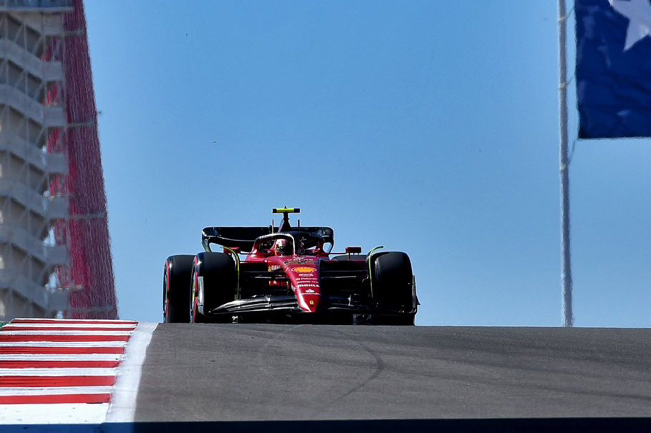 F1アメリカGP フリー走行1回目:フェラーリのサインツがトップタイム
