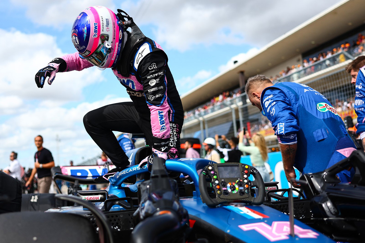 フェルナンド・アロンソ、ハースF1の抗議が支持されポイント圏外に降格