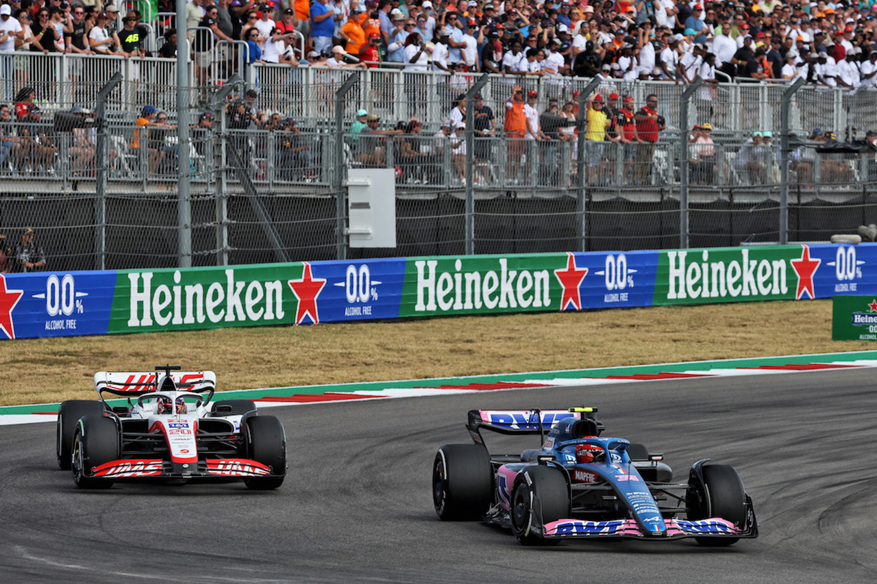 ハースF1チーム、セルジオ・ペレスとフェルナンド・アロンソのマシン損傷に抗議