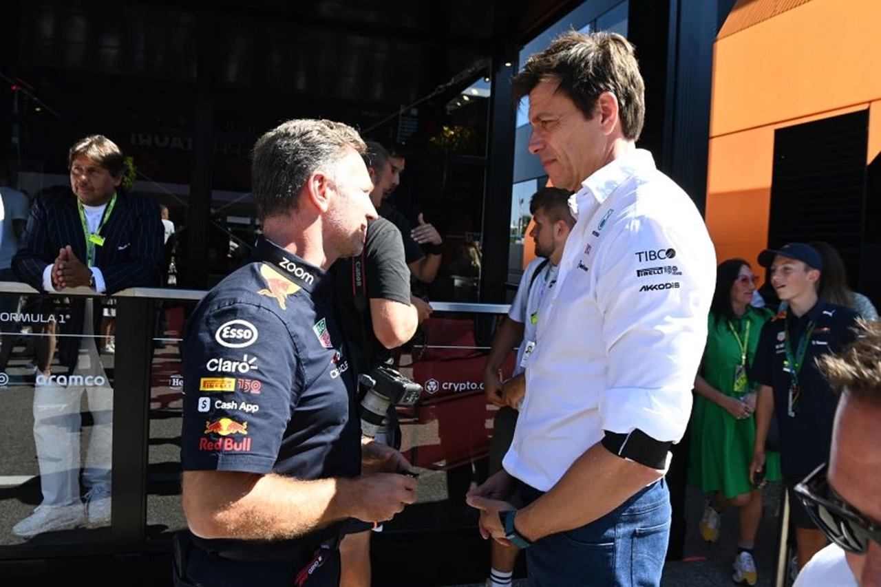 メルセデスF1代表 「レッドブルは2022年のダブルタイトルに完全に値する」