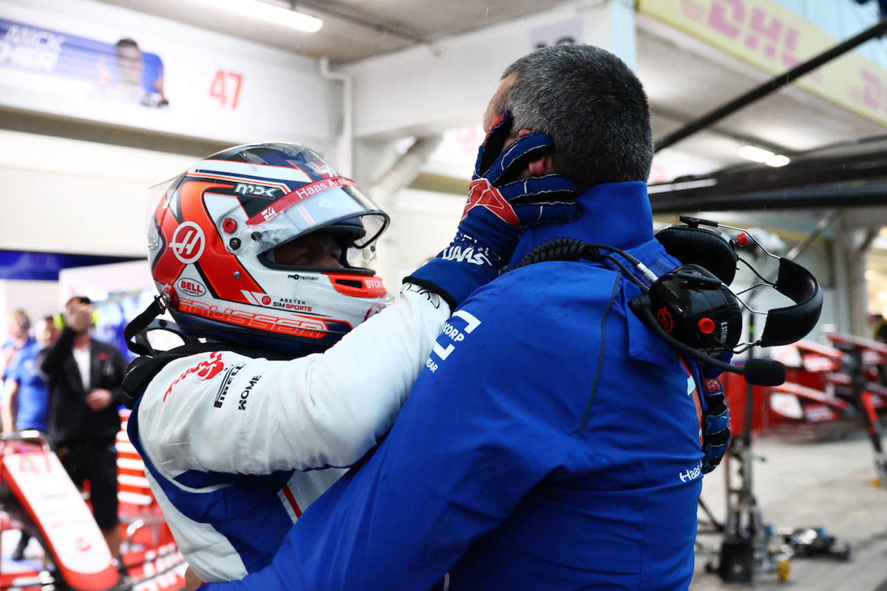 マグヌッセン自身も衝撃のF1初ポール「何を言えばいいのかわからない」