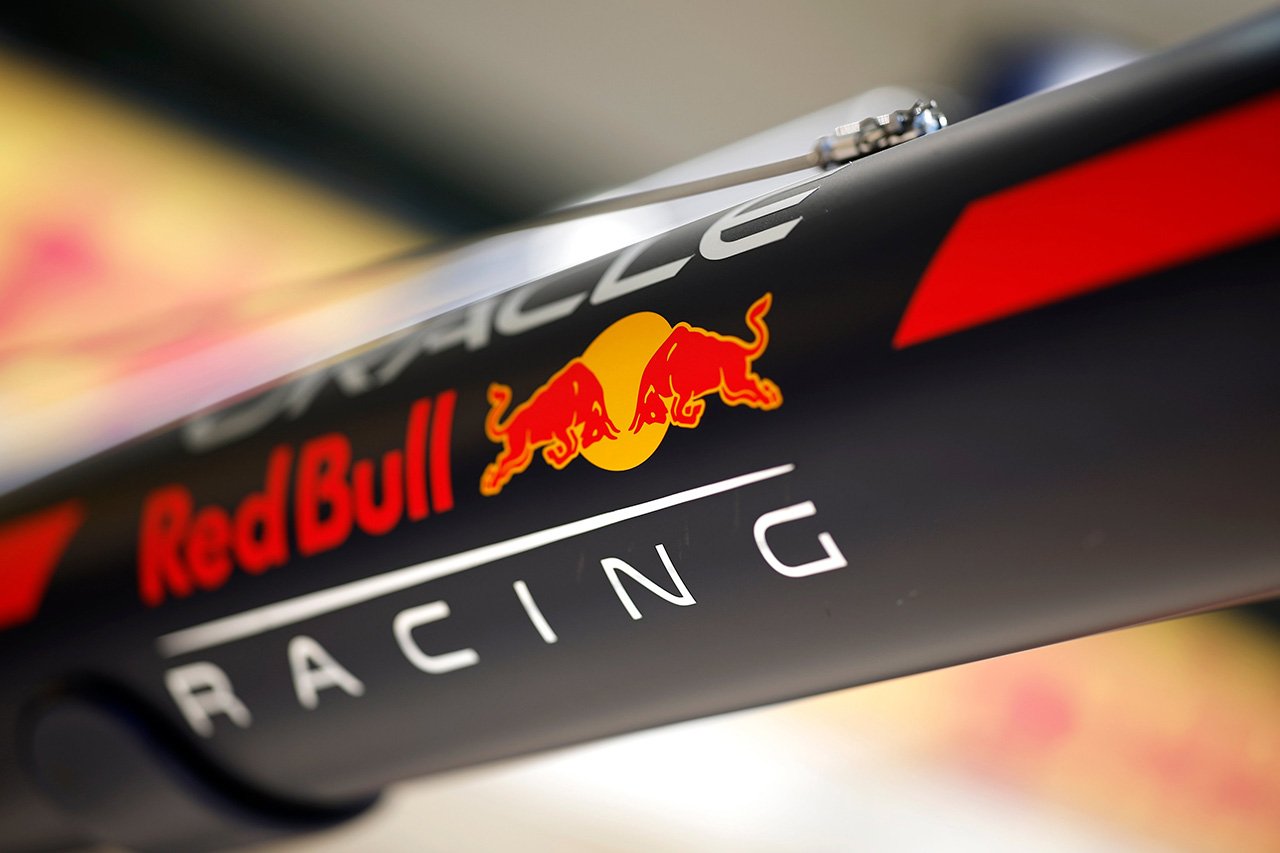 レッドブルF1、ブラジルGPのチームオーダー論争を受けて声明を発表