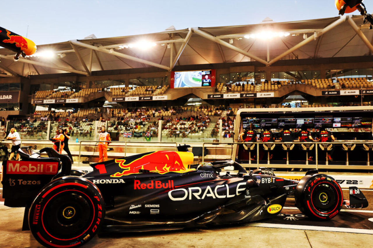 F1アブダビGP フリー走行2回目:マックス・フェルスタッペンが最速で圧倒