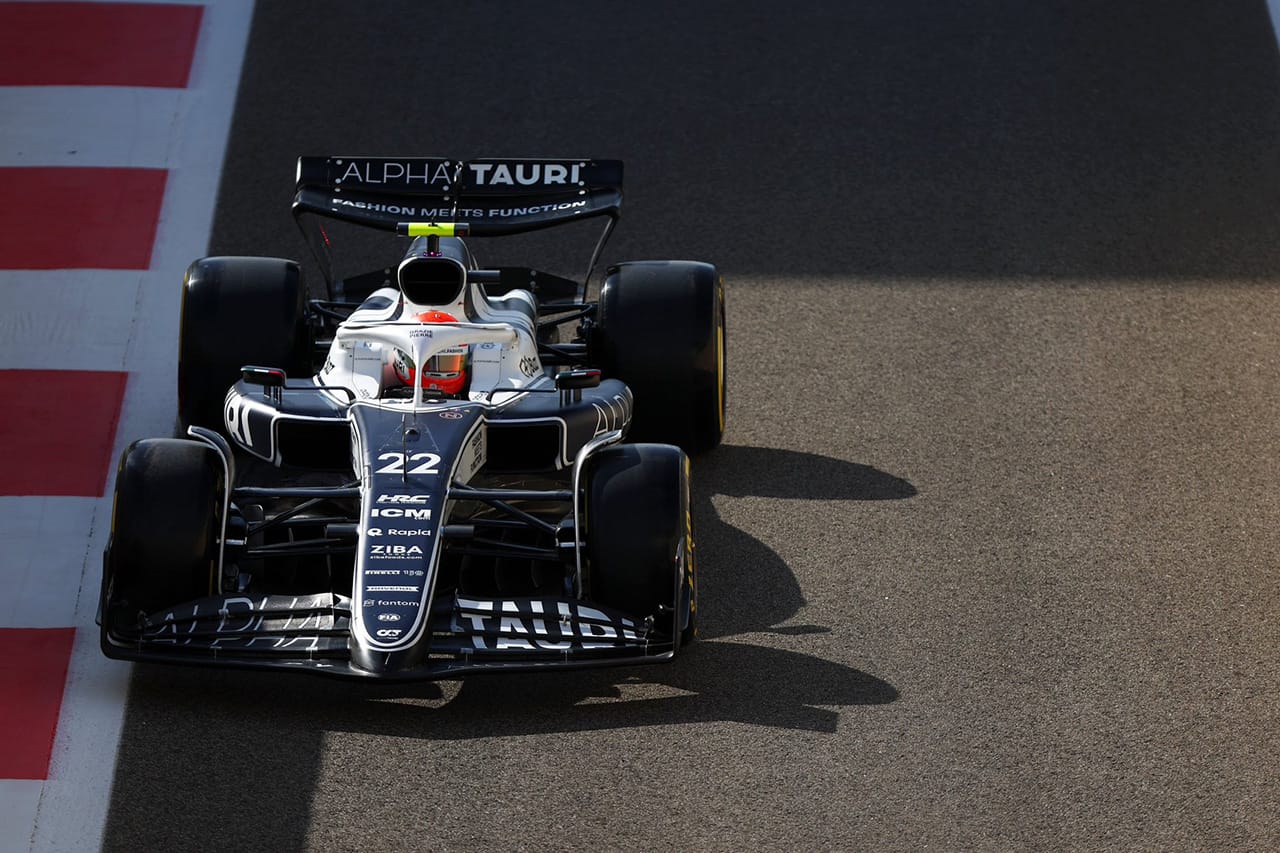 F1アブダビGP FP1 速報:角田裕毅は13番手 多数の若手ドライバー出走