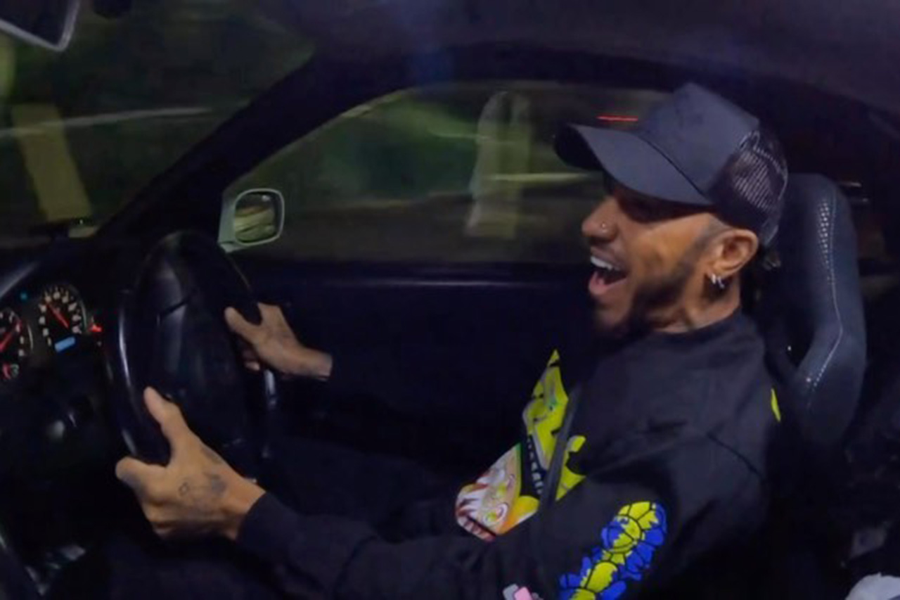 【動画】 F1王者ハミルトン、R34型GT-Rで首都高ドライブ＆ドーナツターン